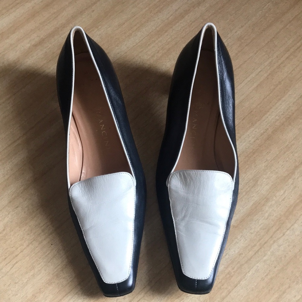 Rene Mancini navy and white pumps sz 10.5